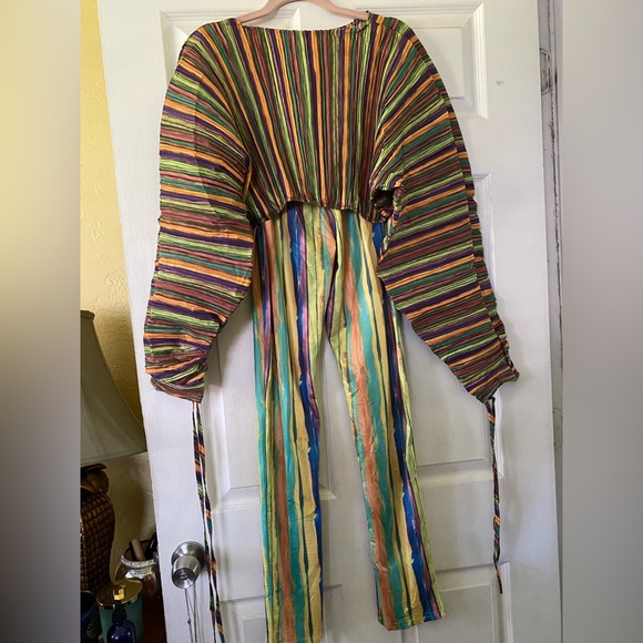 Beautiful Puffy Accordion Crop Top two piece set - Picture 2 of 5